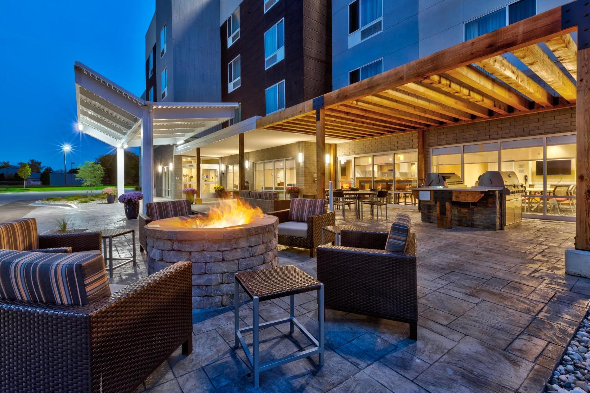 Towneplace Suites By Marriott Grand Rapids Airport Southeast Exteriér fotografie