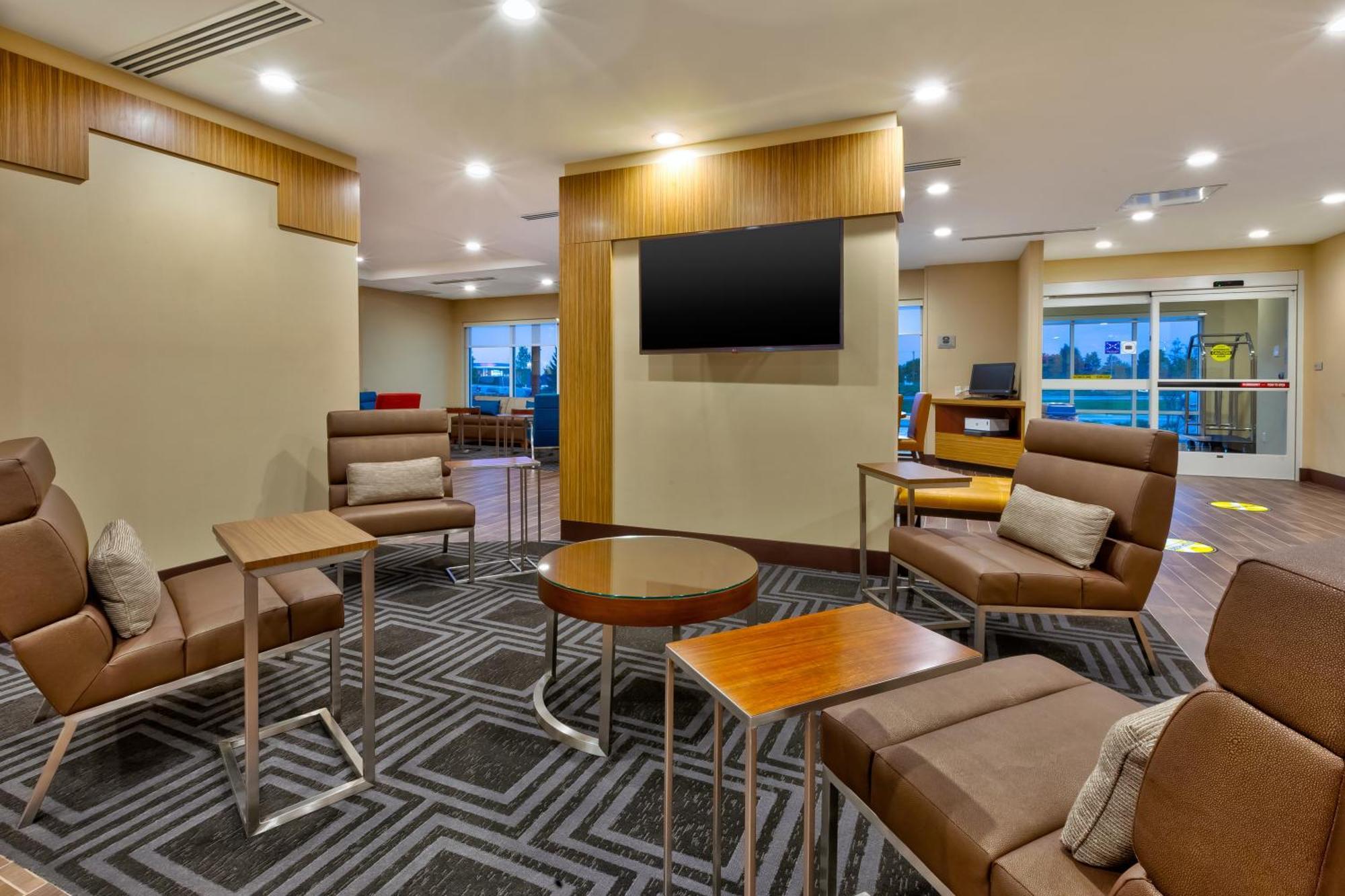 Towneplace Suites By Marriott Grand Rapids Airport Southeast Exteriér fotografie